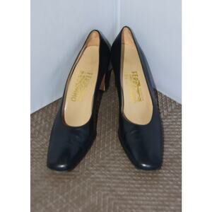 Salvatore Ferragamo Davallia Navy Blue Leather Pump Size: 8.5 AAAA